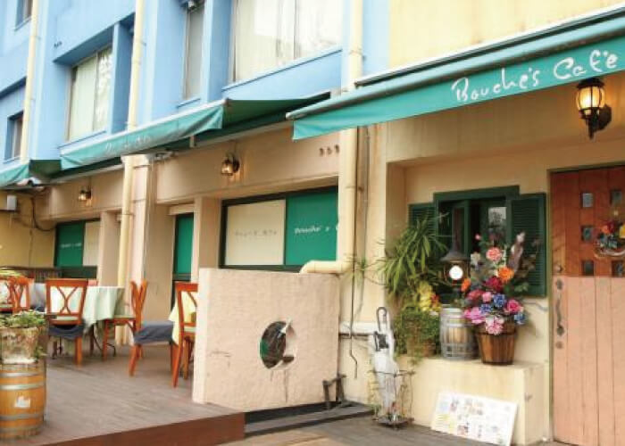 BOUCHE’S Cafe